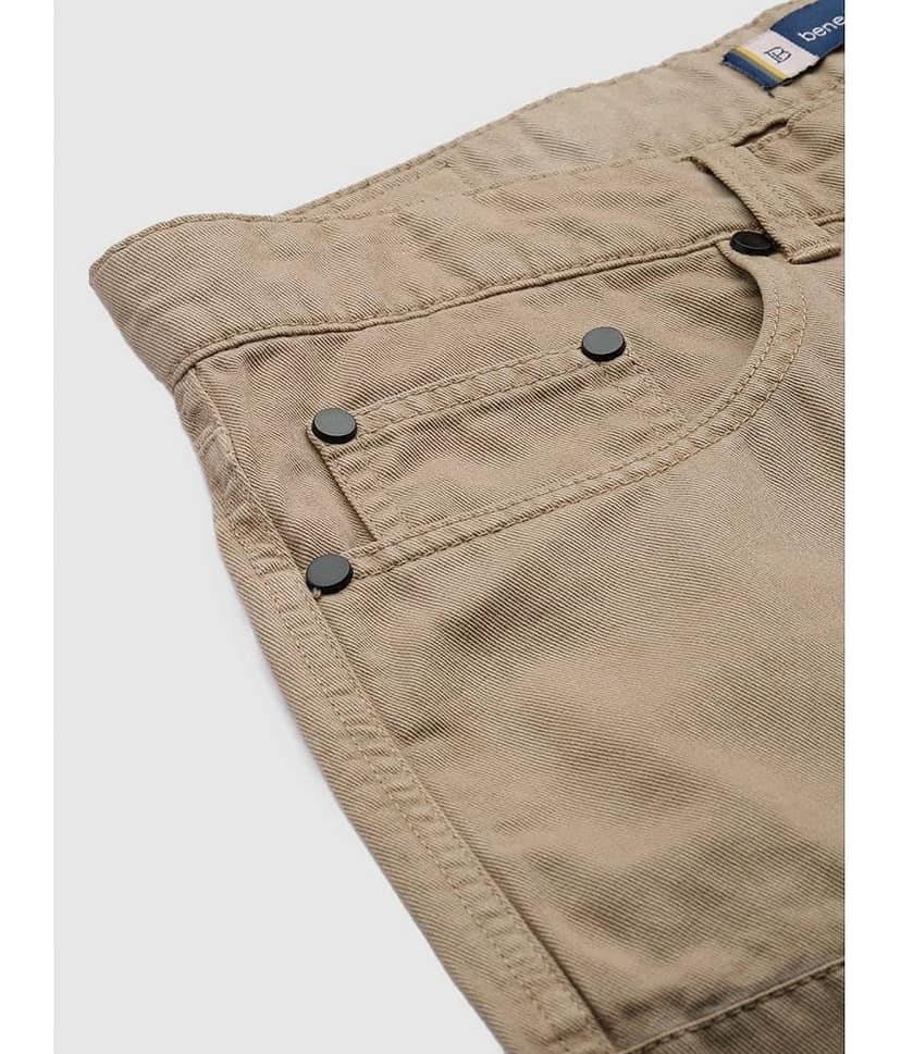Bene Kleed Men Pure Cotton Solid Straight Fit Cargos Trousers view 6