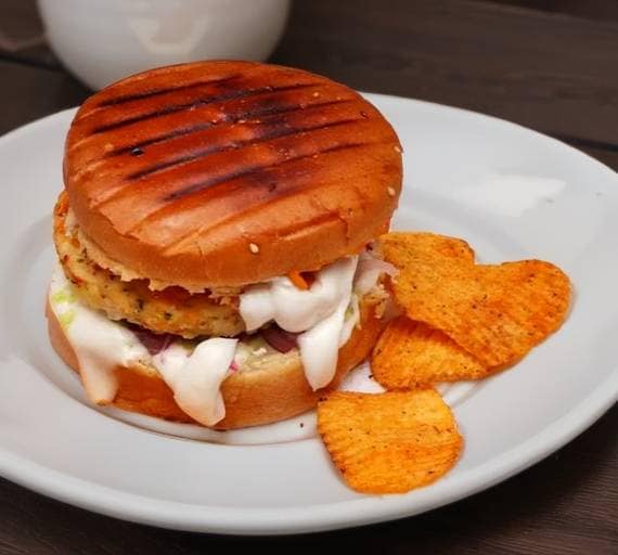 Cheese peri peri burger
