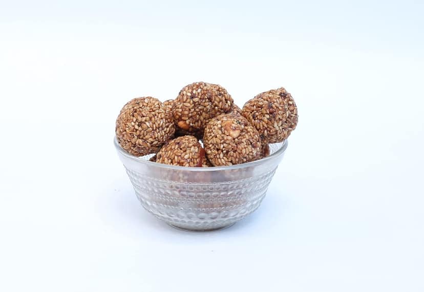 CRUNCHIZZ Snacks - Get 4 at the Price of 3 - 1 Pack FREE Offers I Authentic Kerala Ellunda I Black / White Sesame Seeds mixed with Jaggery I Gluten-Free I No Artificial Additives I 4 PACK COMBO I 150 Grams Each I view 4