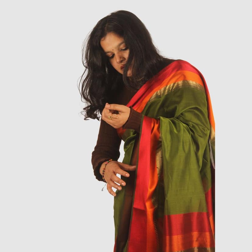 Graceful Olive Green Maheshwari Silk Cotton Handloom Saree with Vibrant Red and Gold Zari Border view 5