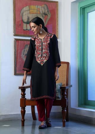 HOC Crafts Aari Embroidered Cotton Solid Women's Long Kurta - Black