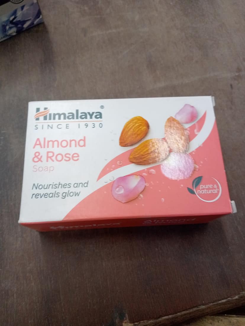 Himalaya Since 1930 Almond & rose