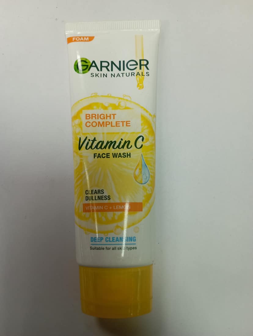 Garnier Skin naturals Bright Complete Vitamin c Face wash Clears Dullness Vitamin c + lemon Deep cleansing Suitable for all skin types