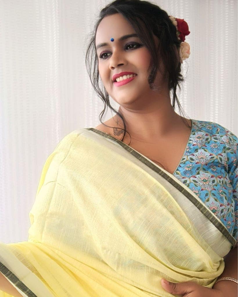 Pure Linen Hand Dyed Yellow Saree with Contrast Blouse-7570 view 2