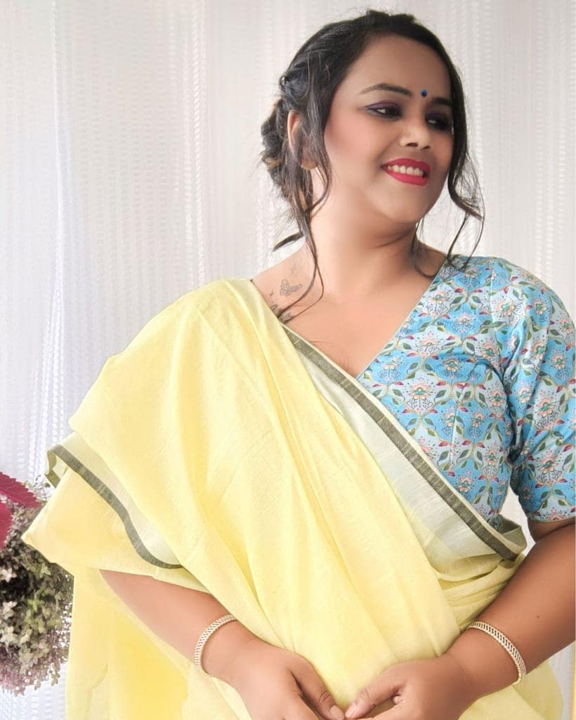 Pure Linen Hand Dyed Yellow Saree with Contrast Blouse-7570 view 5