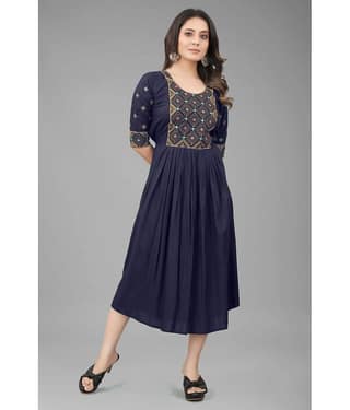QPEEZ - Green Rayon Women's Nayra Kurti ( Pack of 1 )