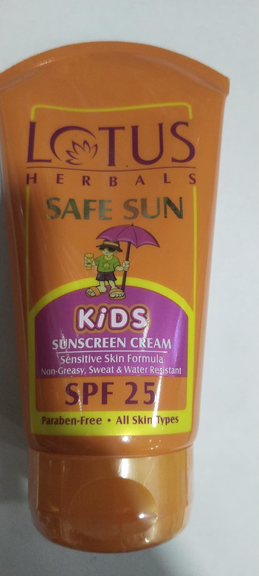 Lotus Herbals Safe sun Kids Sunscreen cream Spf 25