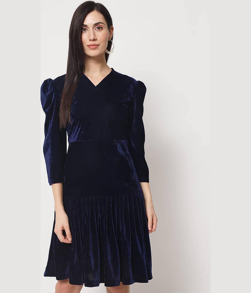 Rudrakriti Women Velvet Solid A-line Dress ( Maroon )
