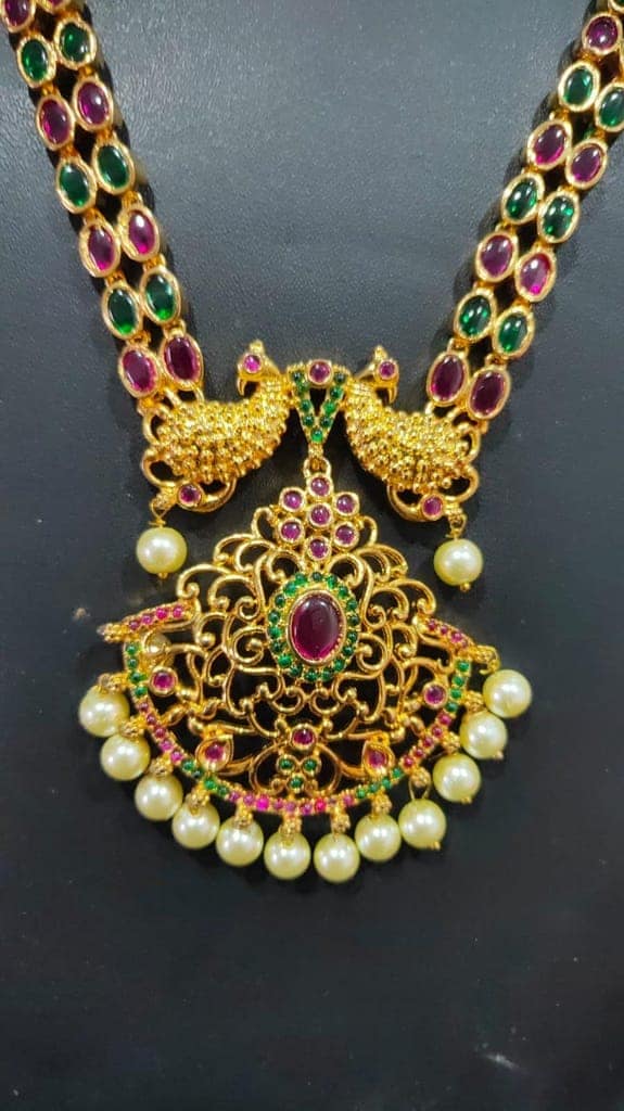 Gold-plated traditional Indian necklace and earring set with green stones and pearls view 2