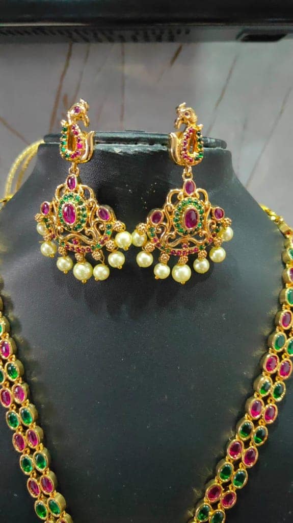 Gold-plated traditional Indian necklace and earring set with green stones and pearls view 3