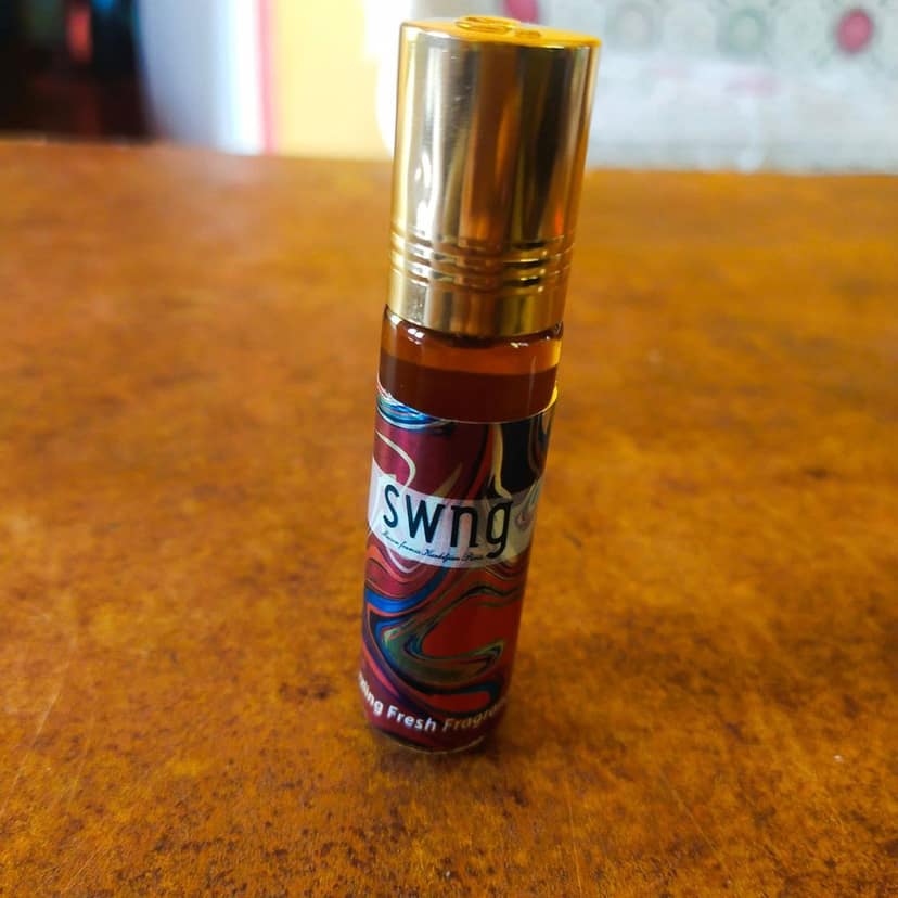 OotyMade SWng Attar Roll-On 8ml view 3