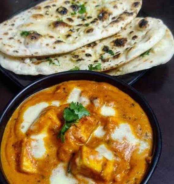 Paneer makhan masala & rice/garlic naan