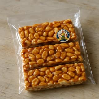 GEMMELI RAMBA Basket's peanut chikki