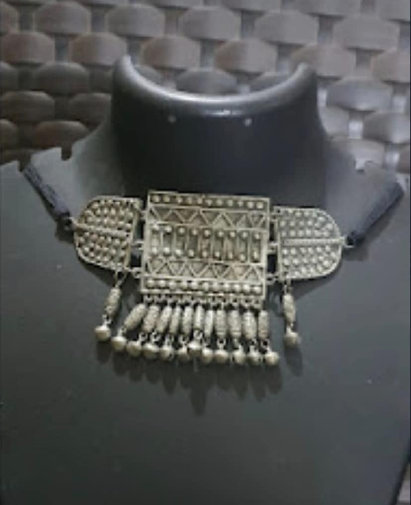 Glamvila Antique Finish Choker view 4