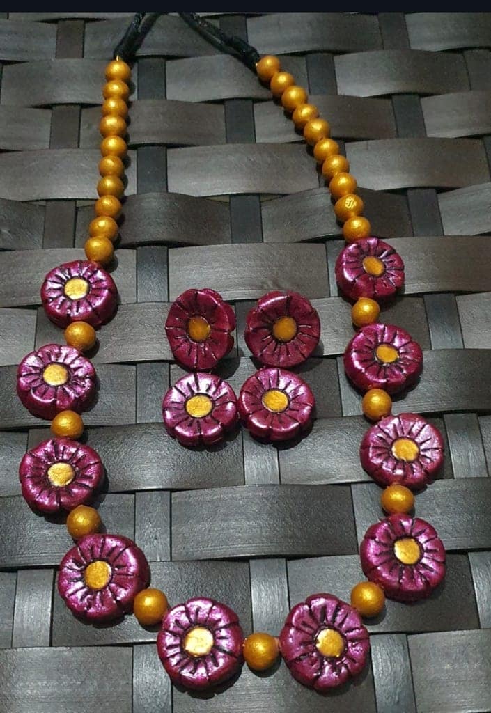 Glamvila Handcrafted Flower Terracotta Set view 2