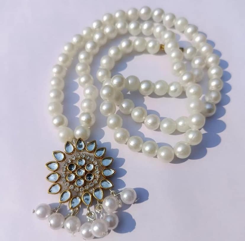 WHITE PEARL JEWELLERY SET view 3