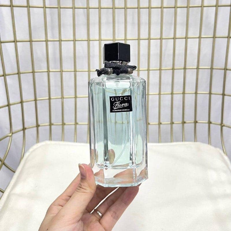 Gucci Glamorous Magnolia Eau De Toilette Spray - 100ml/3.4 fl oz view 2