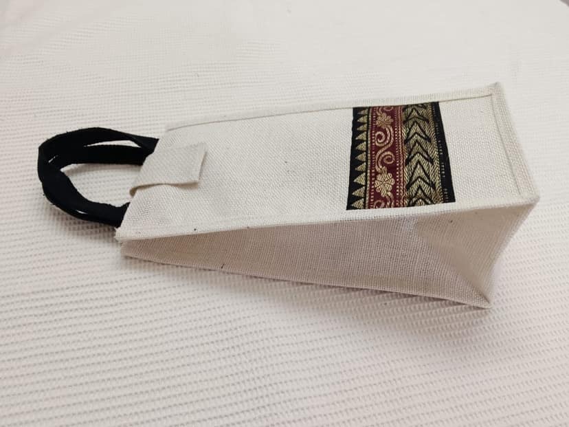 "Chic and Eco-Friendly Jute Bag with Stylish Ethnic Print" view 2