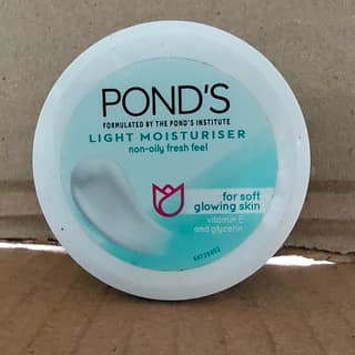 Ponds light moisturiser