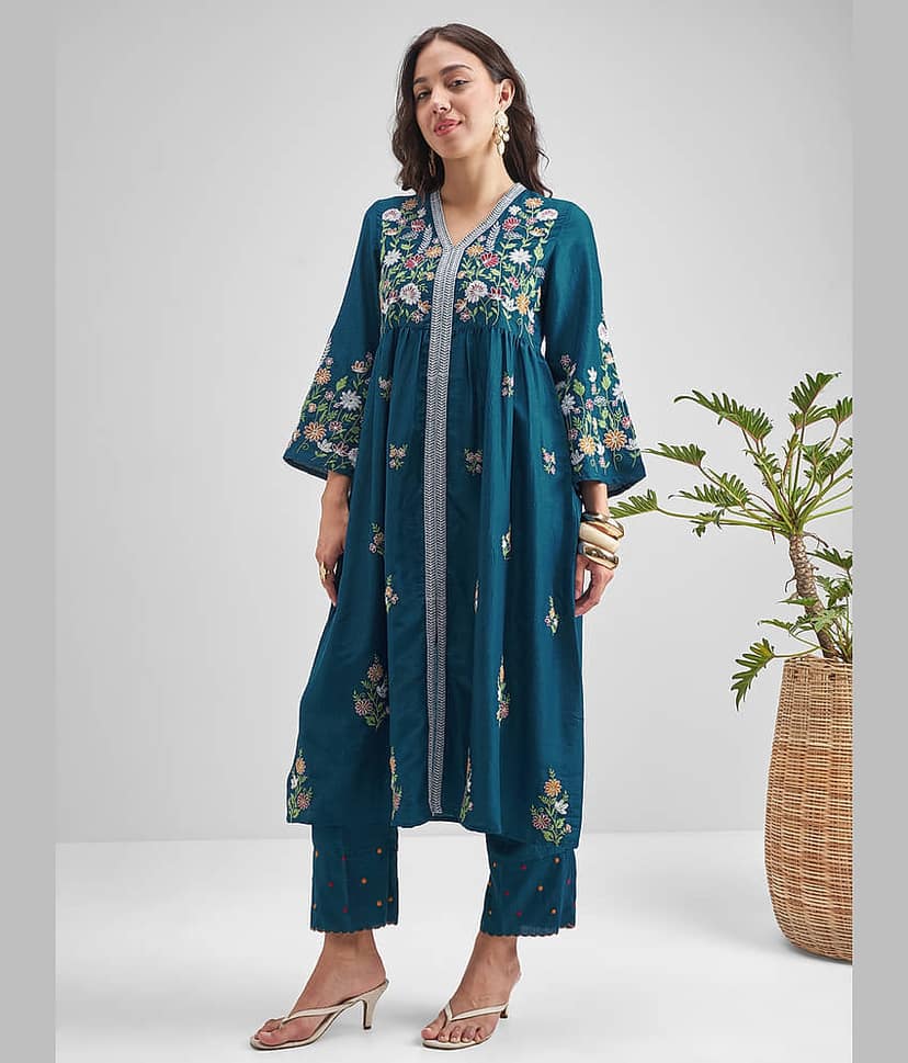 Vishudh Women Polyester Embroidered Straight Kurti With Pants ( Blue ) view 2