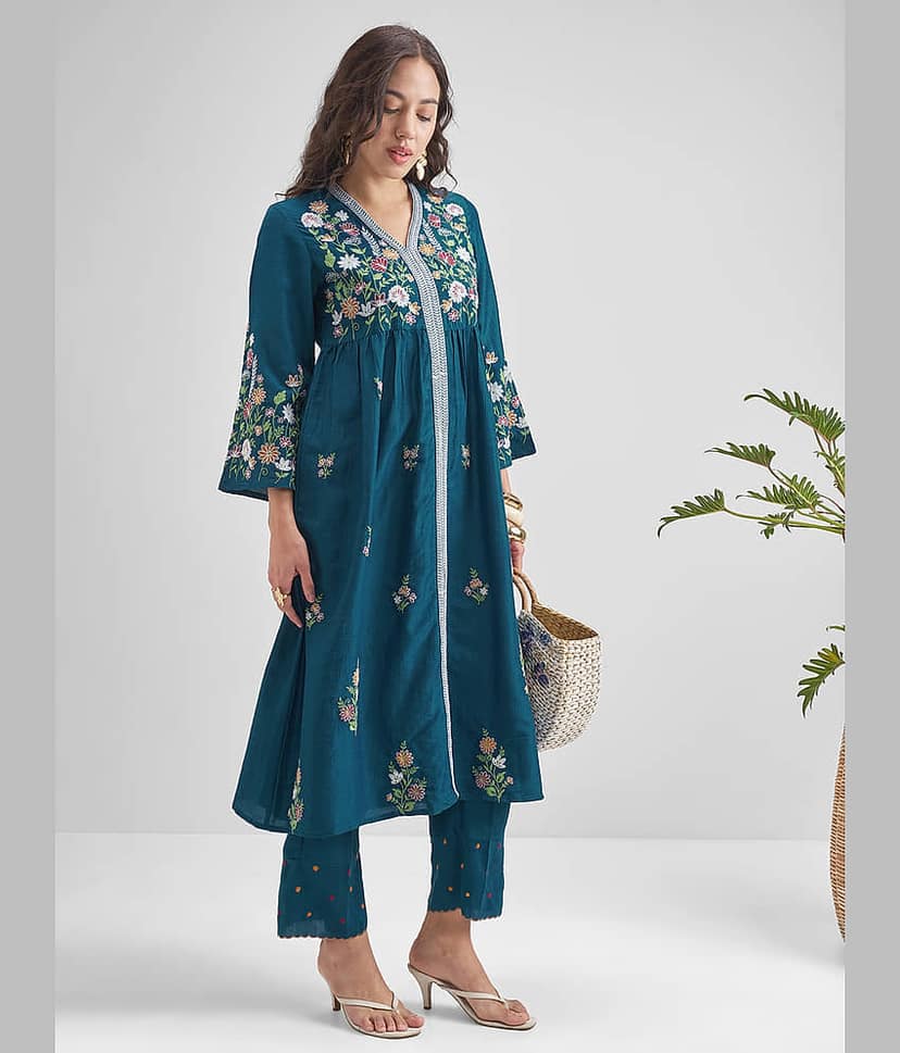 Vishudh Women Polyester Embroidered Straight Kurti With Pants ( Blue ) view 4