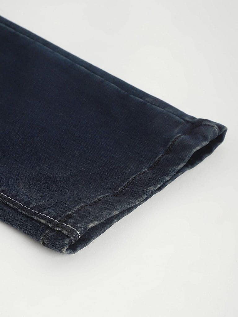 Men Indigo Tint Slim Fit Washed Mid Rise Stretchable Jeans view 8