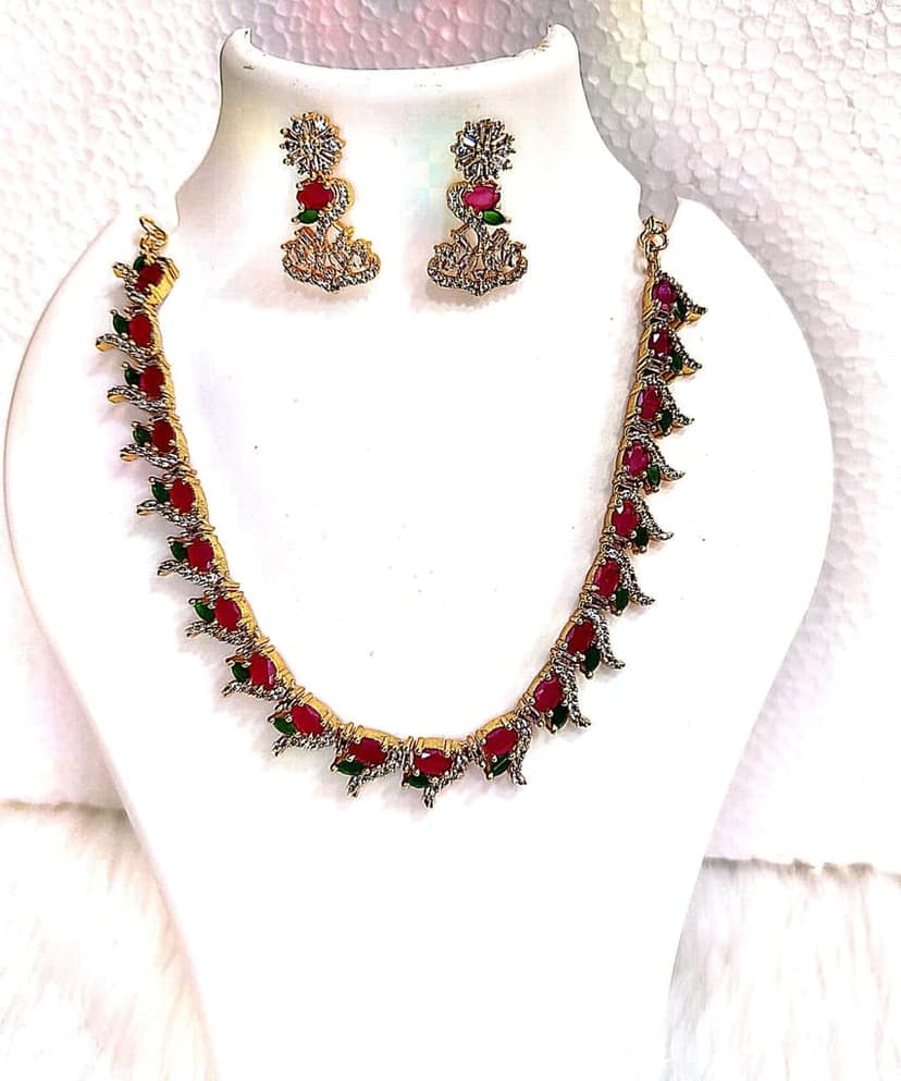 "Stunning Cubic Zirconia Bridal Necklace Set in Gold Plated Alloy"