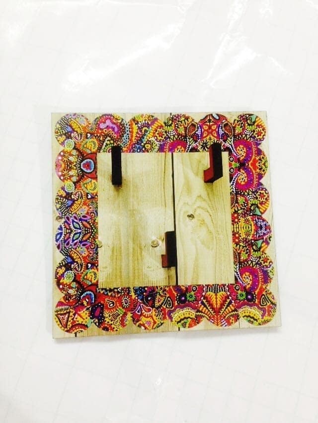Key Holders - Square Wooden Base With When colors speak Artwork Frame view 2