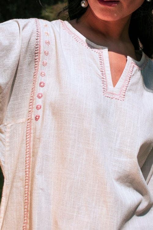 Avani Chikankari Off White Pure Cotton 3Q Sleeve Straight Kurta view 3