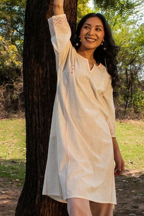 Avani Chikankari Off White Pure Cotton 3Q Sleeve Straight Kurta view 4