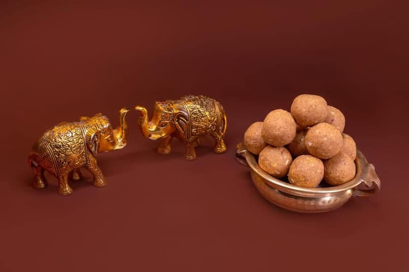 Desi Mitahara's Multigrain Ladoo - Made with Multigrain, Jaggery & Cow Ghee - Traditional Indian Sweet - Healthy, Nutritious Snack - 480g Pack - No Artificial Colours - Suitable for All Ages view 3