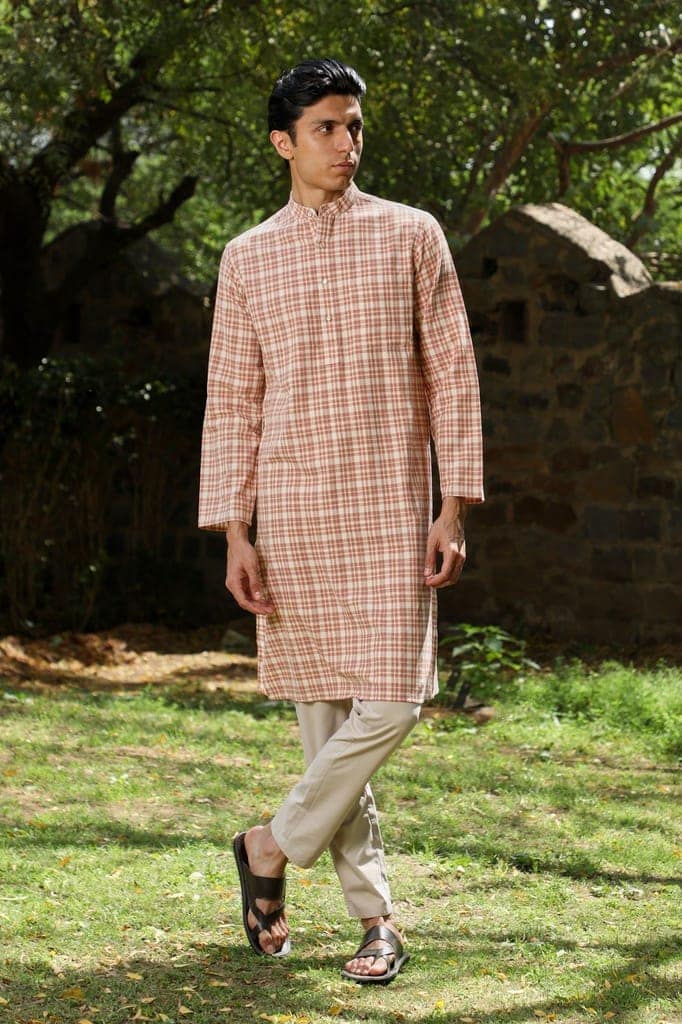 Arka Cotton Checked Long Kurta view 3