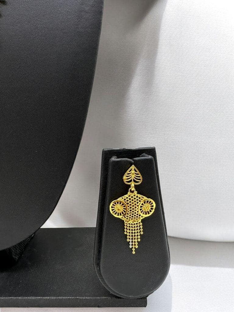 Gold Luxe Necklace Set - Amit Chauhan And Sons view 2
