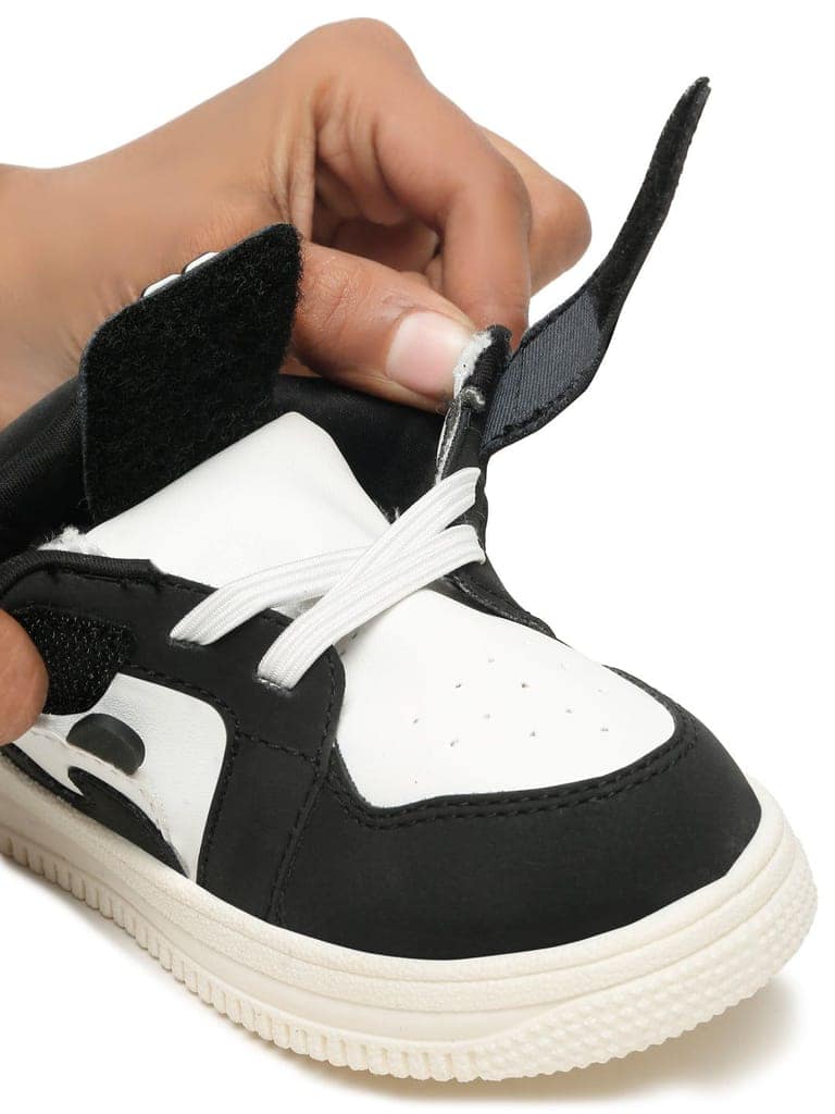 Panda Comfortable & Lightweight All-Season Sneakers – Black (Unisex) view 3