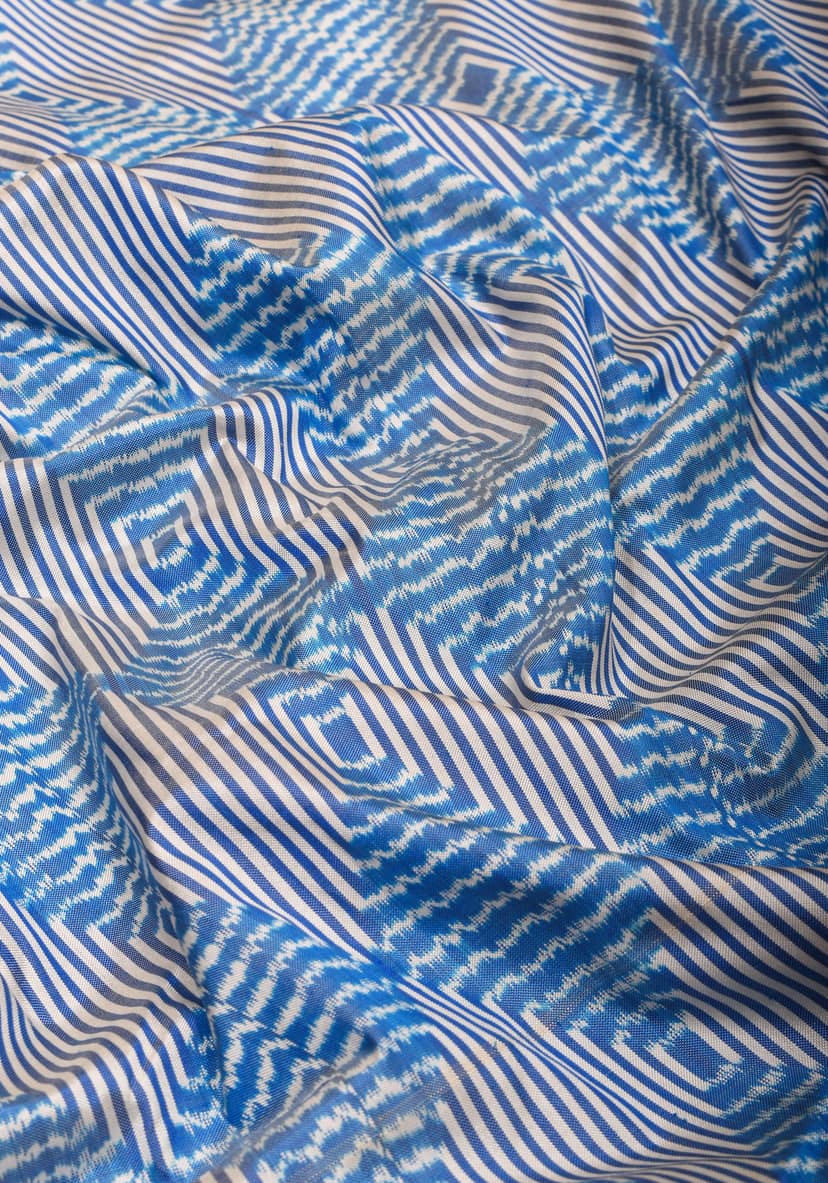 Blue and White Base Ikkat Optical Illusion Design Patola with Kanjivaram Pure Silk Fusion Saree and contrast Red Border | SILK MARK CERTIFIED view 5