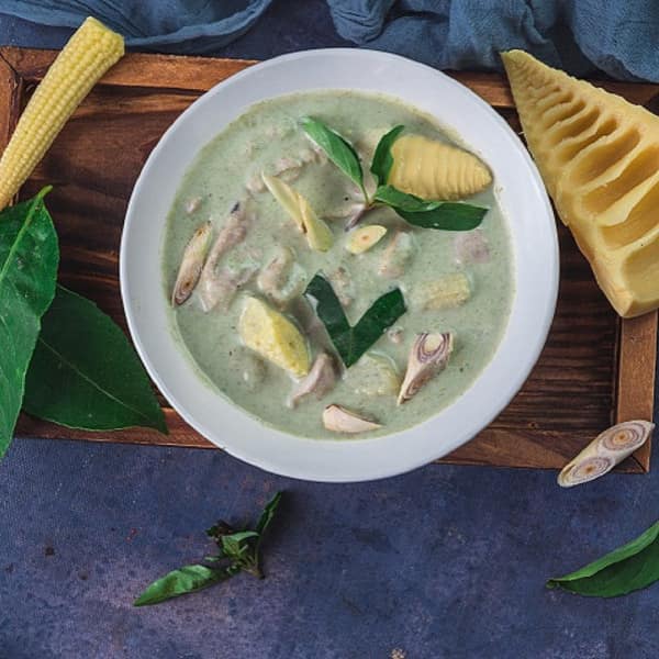 Chicken in green curry