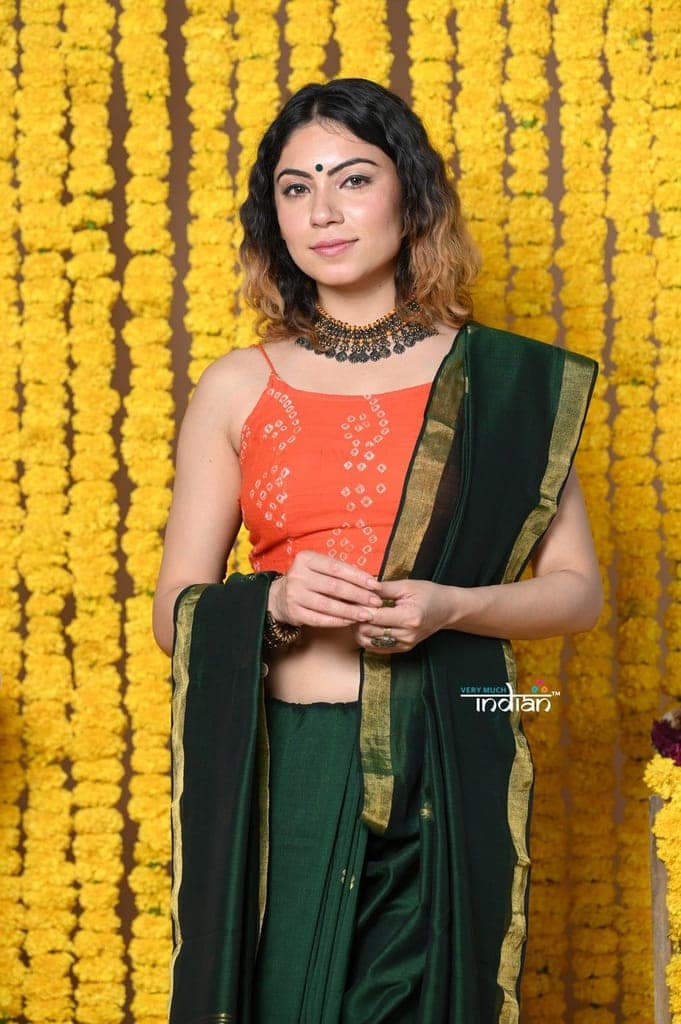 Rajsi~Designed by VMI! High Quality Comfortable Cotton Handloom Woven Saree With Sleek Border in Green view 2