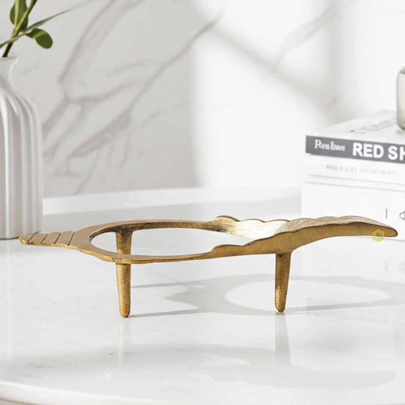 Brass Konch, Shankh Stand, Length : 5.5 Inch (ZMAS555 G)