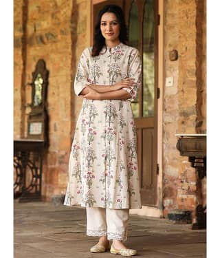 AMIRA'S INDIAN ETHNICWEAR Cotton Flex Printed Front Slit Women's Kurti - Beige ( Pack of 1 )