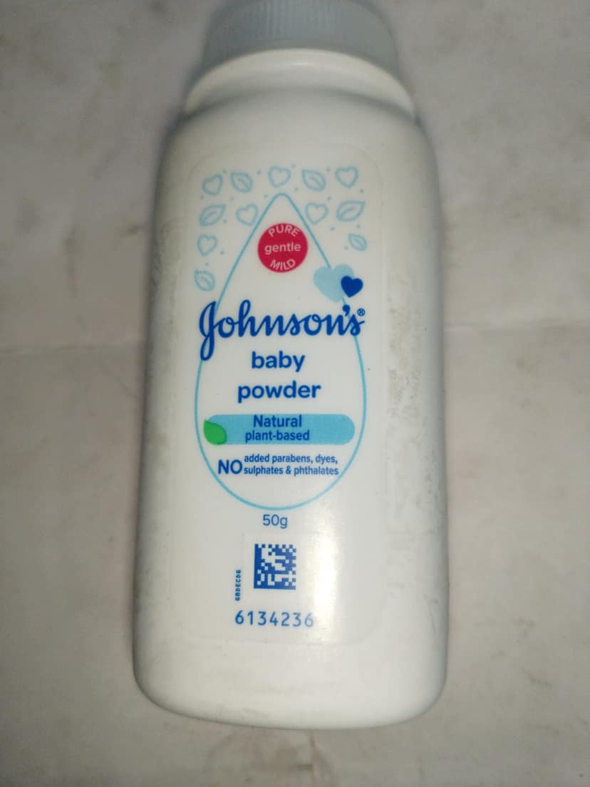 Johnson's Baby Powder Natural Plant-based