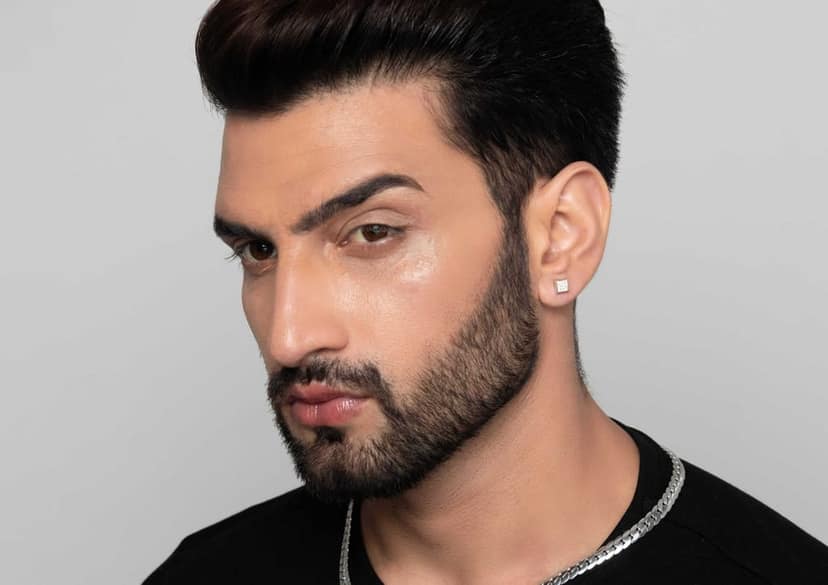Radiant Kite Shaped Ear Stud For Men (1 Pc Only) view 5