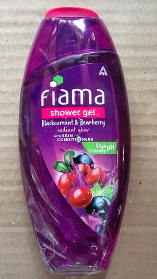 Fiama shower gel blackcurrant and bearberry radiant glow