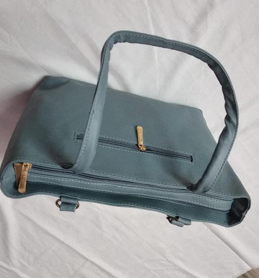 Women's Solid Color Faux Leather Tote Bag with Top Handle and Zipper Closure view 3