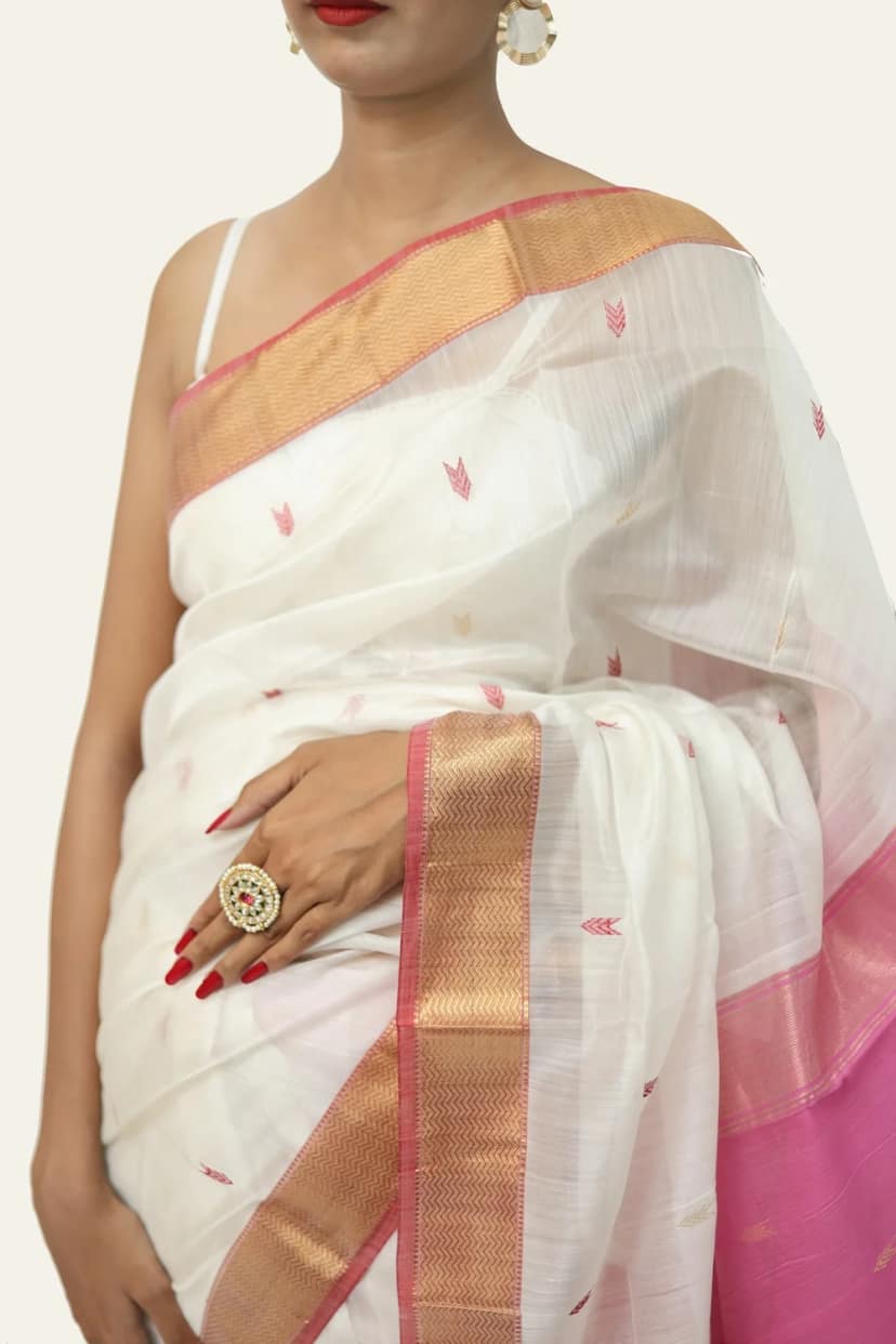 Dazzling White Floral Mix motif handloom Saree with Tassels view 2