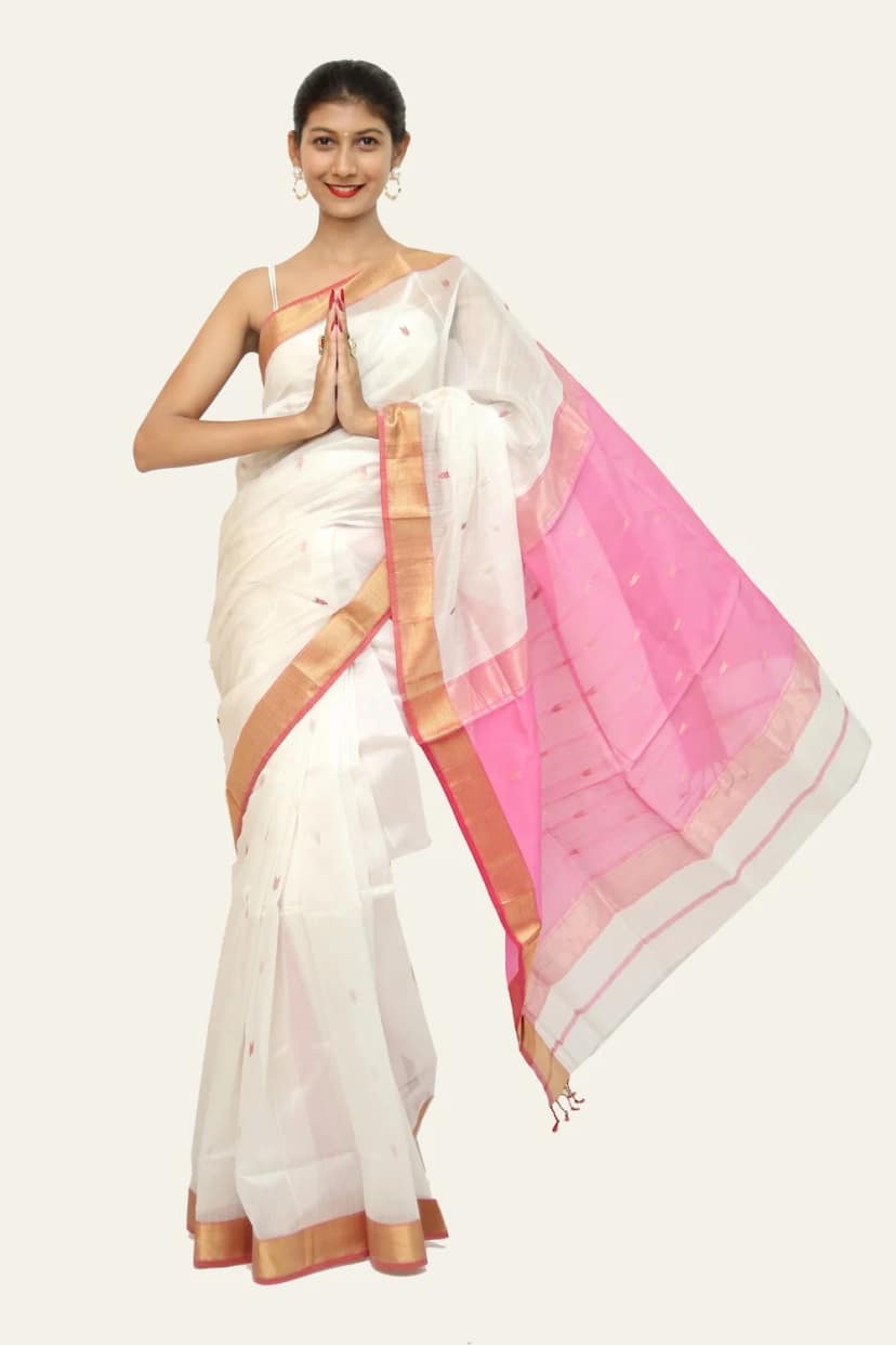Dazzling White Floral Mix motif handloom Saree with Tassels view 3