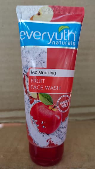 Everyuth naturals fruit face wash