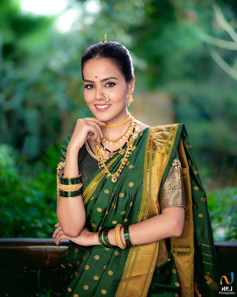Authentic Pure Silk Handloom Nauvari Paithani Saree in Green view 2
