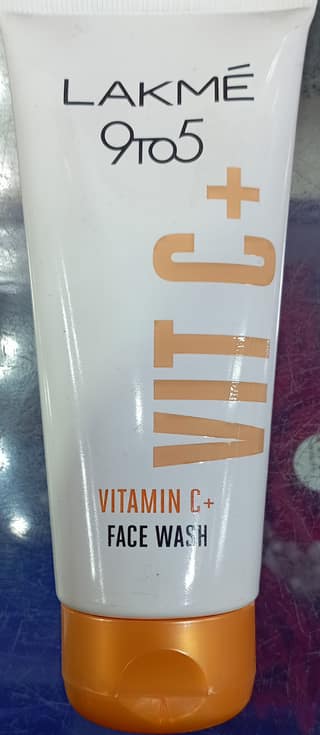 Lakme 9to5 vit c + face wash