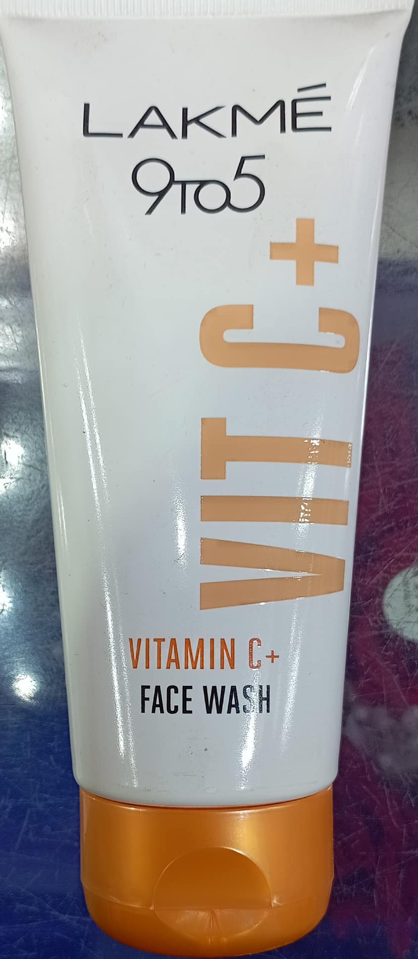 Lakme 9to5 vit c + face wash