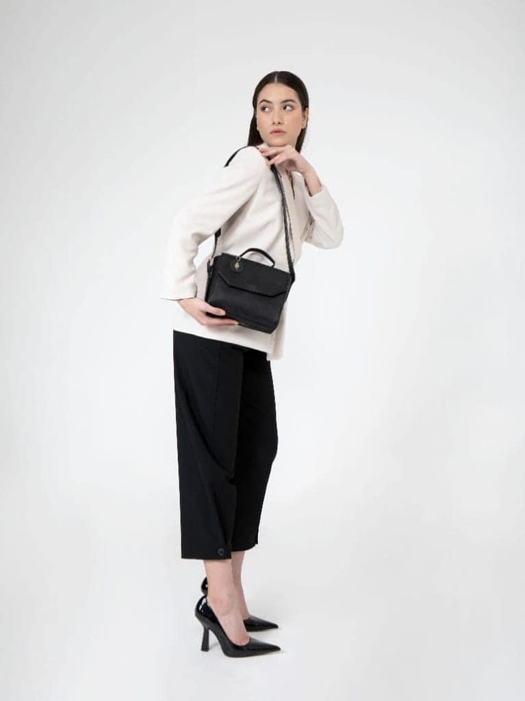 Asteria - Black view 2